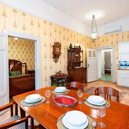 Διαμέρισμα Luxury Art Nouveau Next To Parliament Building *